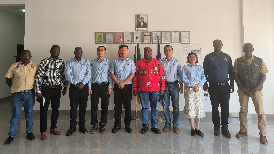 贊比亞中央省省長蒞臨中礦卡通巴項目考察指導